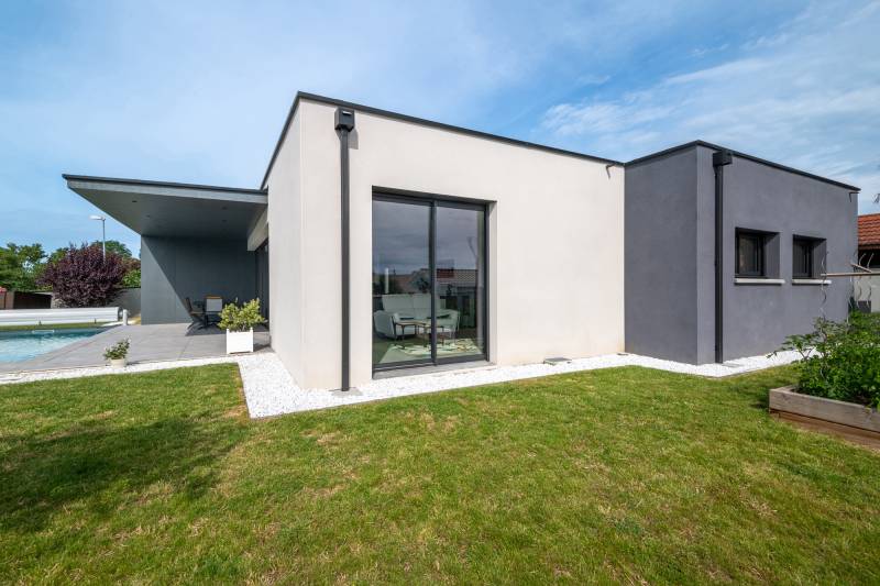 Maison de plein pied à Givors en béton banché